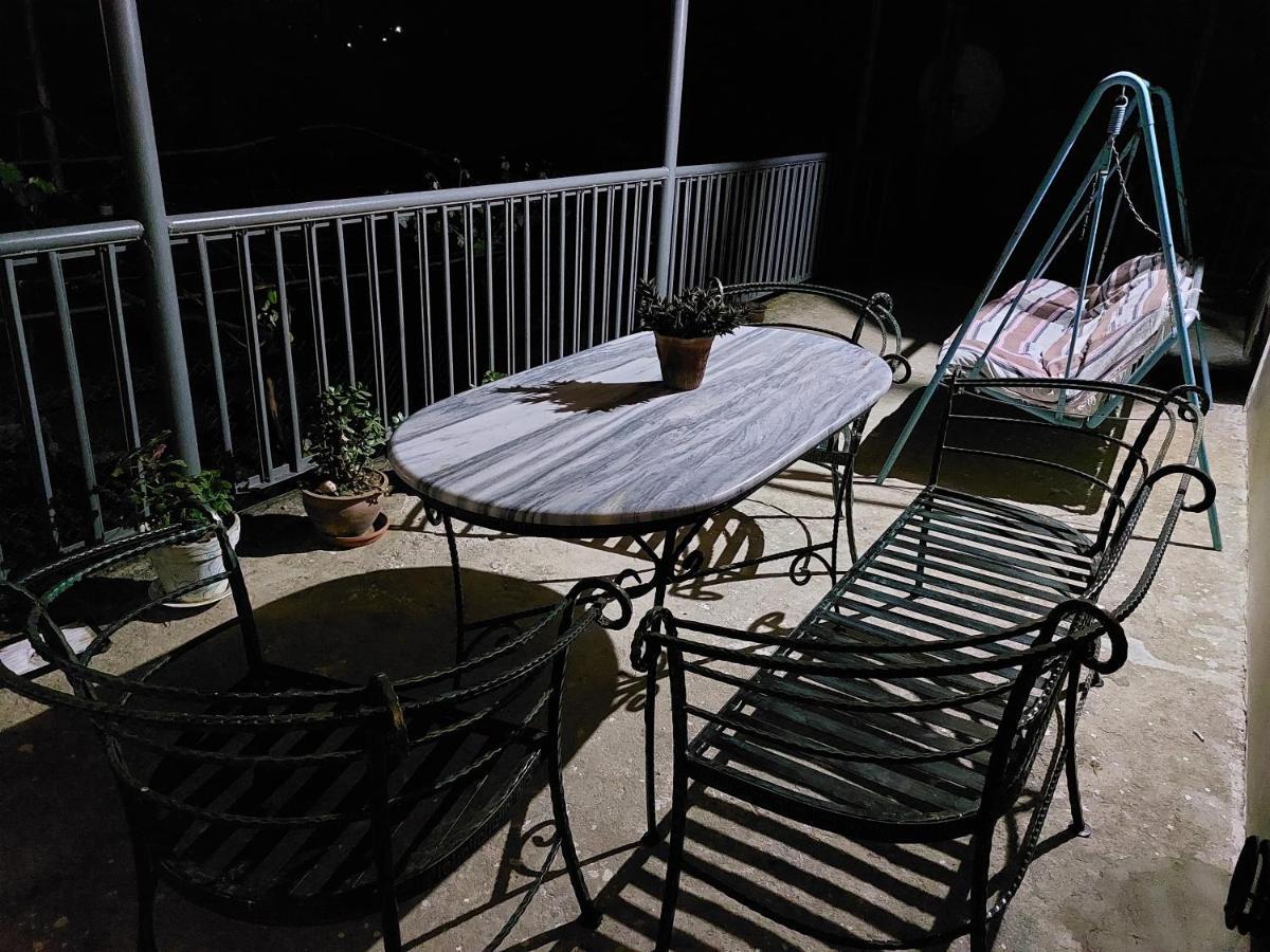Lakeside Green Balcony Home Tskaltubo Exterior foto